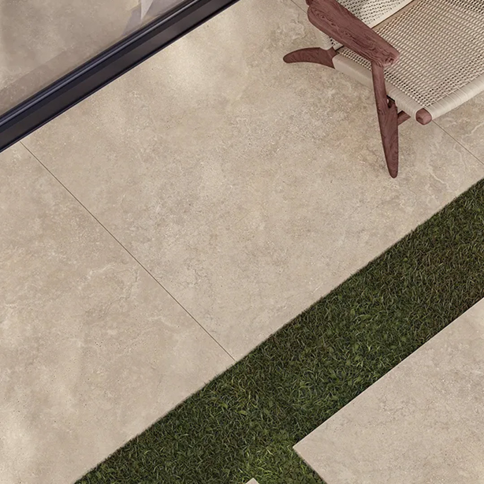 Keope Trevi Walnut Cross Fliesen in warmer Travertinoptik